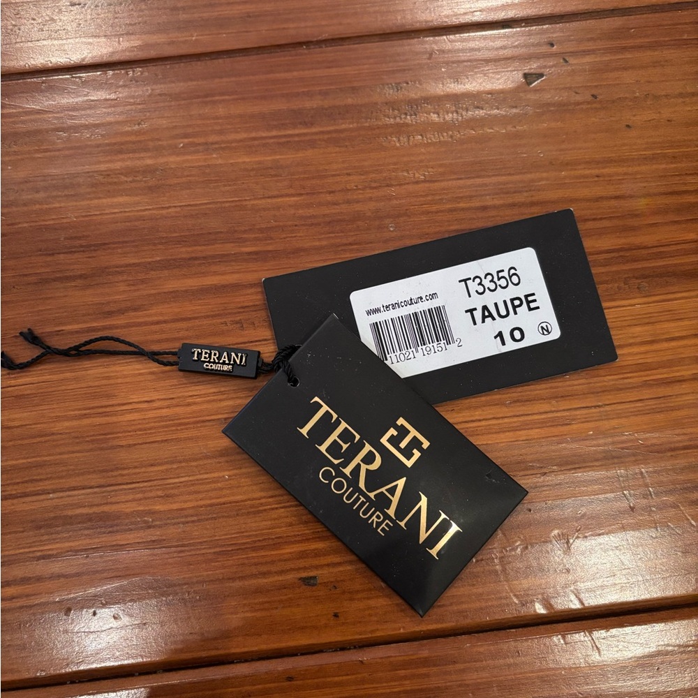 Terani Couture - Elegant Satin Evening Gown - Picture 5 of 7